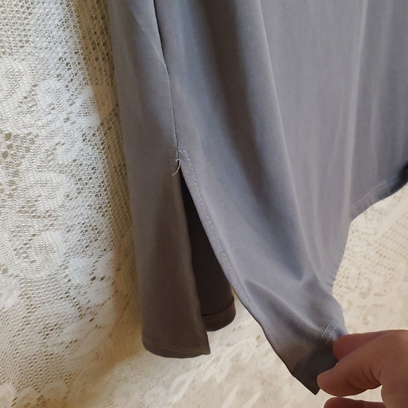 Green Envelope Los Angeles Grey top - Picture 10 of 16